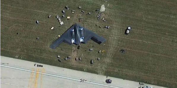 美国空军成功修复受损B-2轰炸机“佐治亚精神号” 时隔四年重