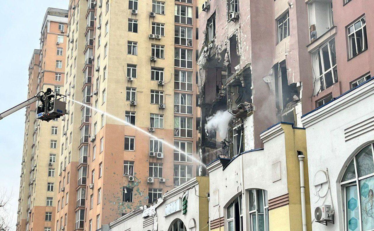 俄罗斯对乌大规模军事打击 基辅及多地受影响