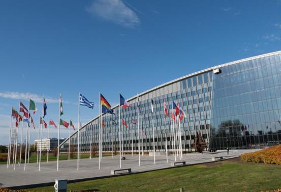 特朗普扬言“必要时采取艰难方式”夺取格陵兰 欧洲酝酿北约应对